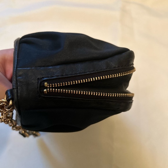 Tory Burch Madelyn Wristlet - Picture 5 of 9